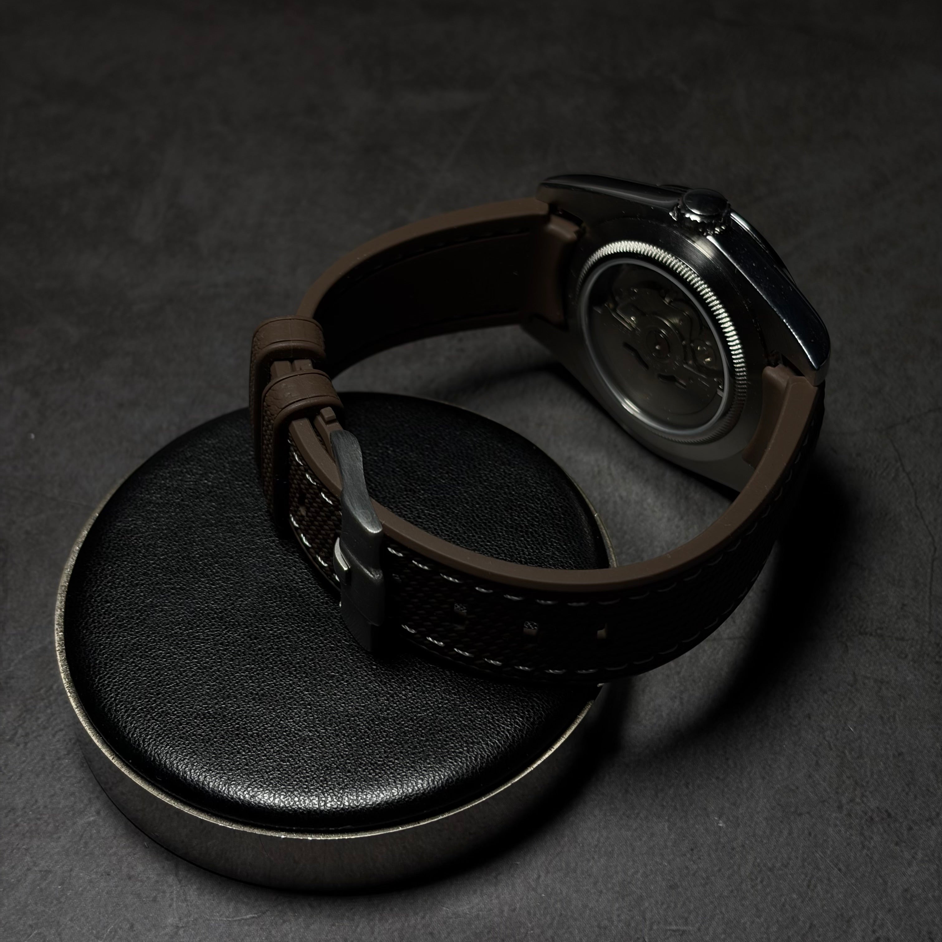 montre bracelet couture marron cadran blanc