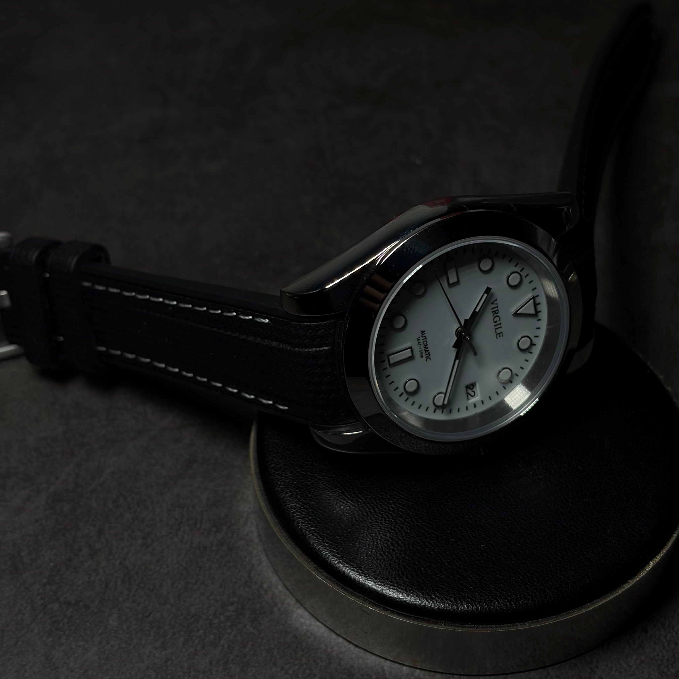 montre bracelet couture noir cadran blanc