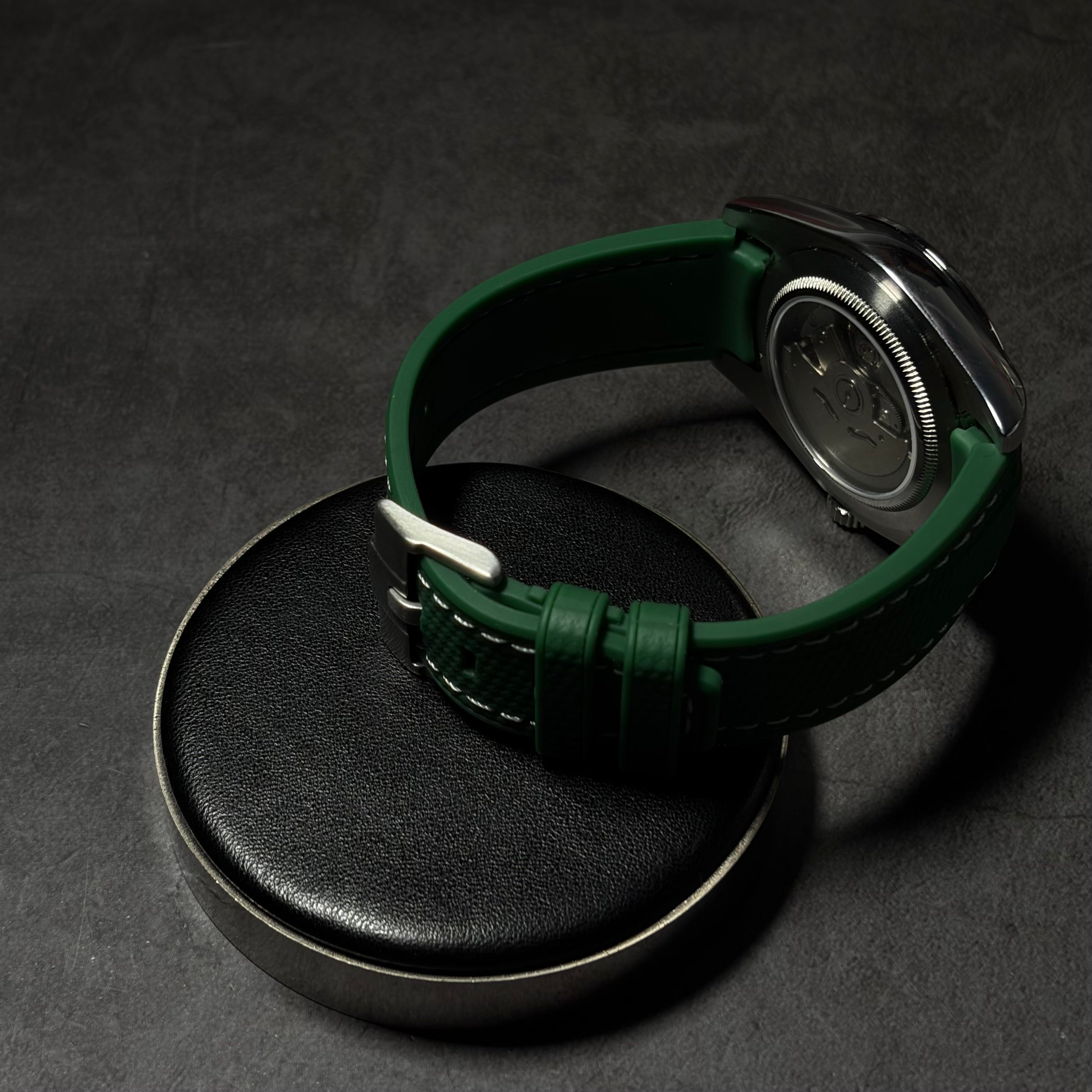 montre bracelet couture vert cadran blanc