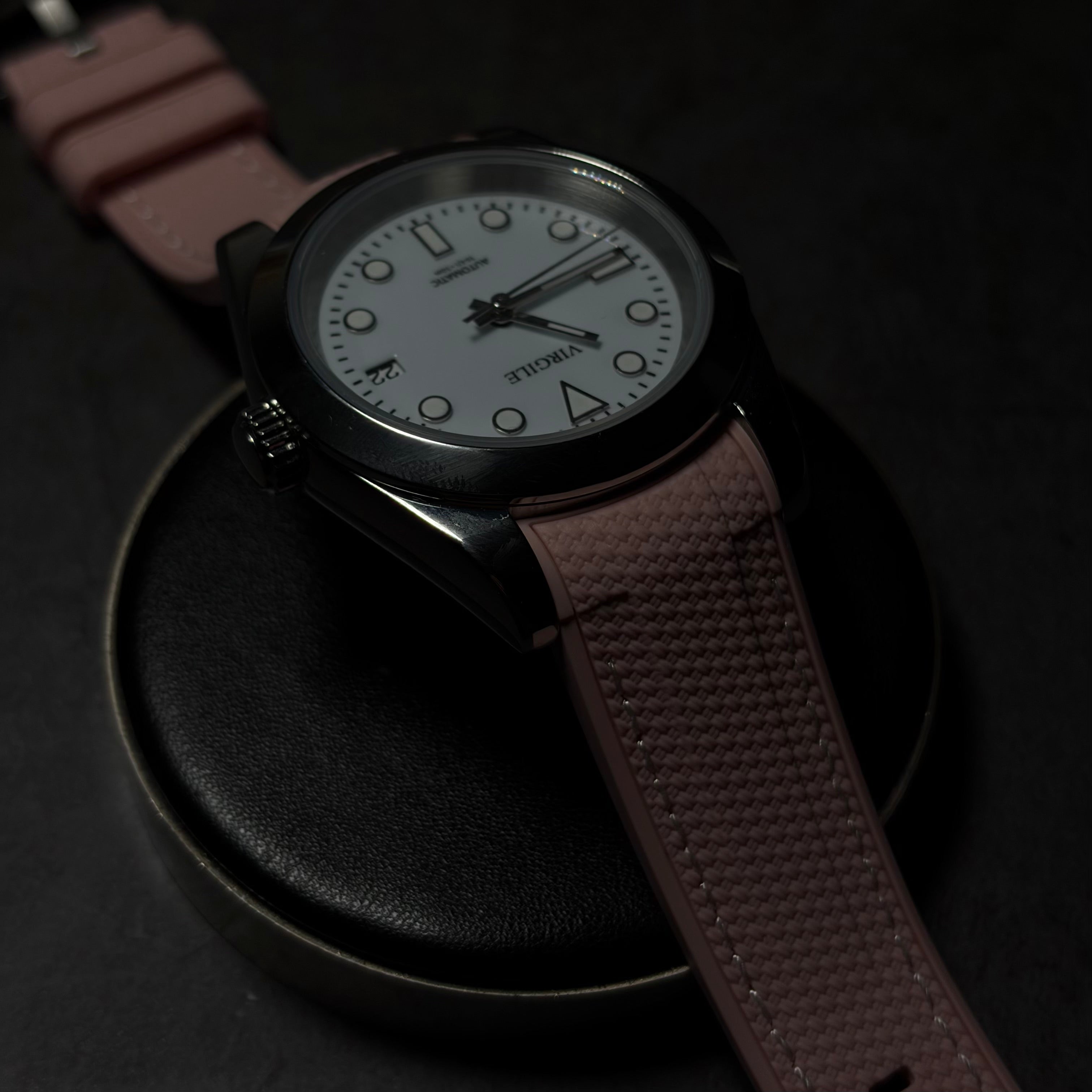 montre bracelet couture rose cadran blanc