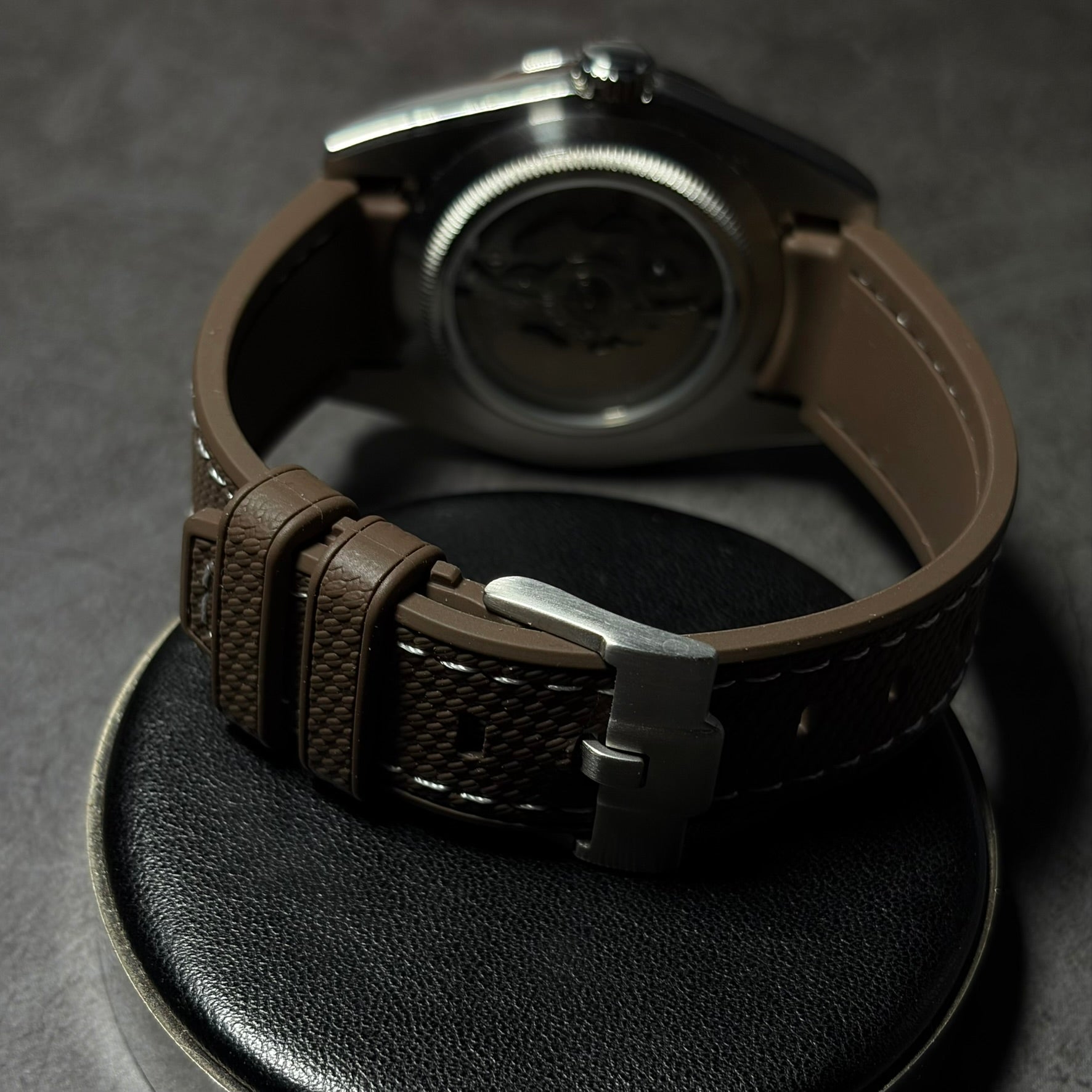 montre bracelet couture marron